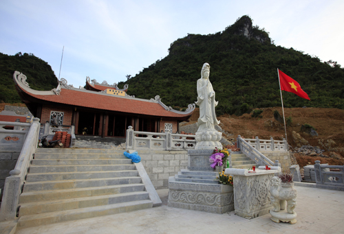 Độc[-]đáo[-]ngôi[-]chùa[-]tuyệt[-]đẹp[-]cạnh[-]thác[-]Bản[-]Giốc